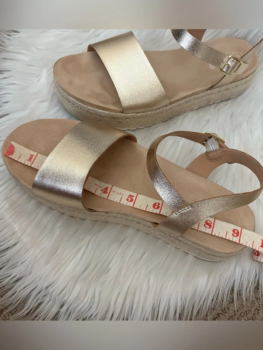 Art Class Gold “Lindsey” Soft Flatform Platform Sandals (Fits Women’s 7)